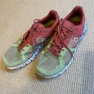 On Cloud Cloudflow women's running shoe size 10